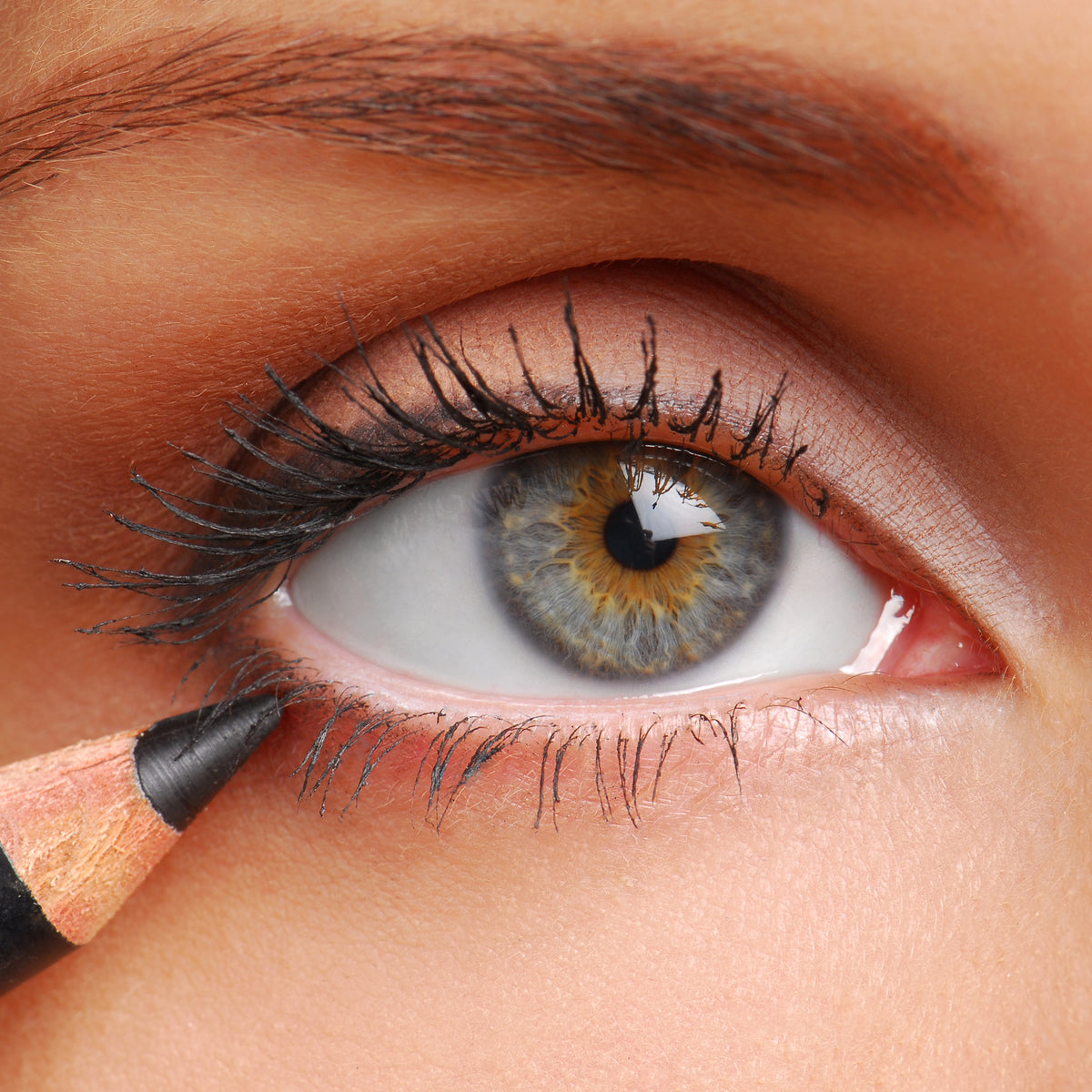 How to: Applying Eyeliner Pencil
